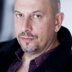 François Cottrelle 飾演 Mari de Denise