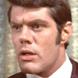 Ray Young 飾演 Gary