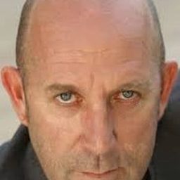 喬納森艾思佳 飾演 Ninja