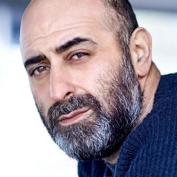 厄茲古爾·卡拉德尼茲 飾演 Ferdi