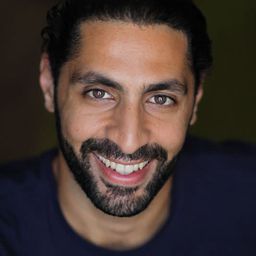 Fayçal Safi 飾演 Moktar