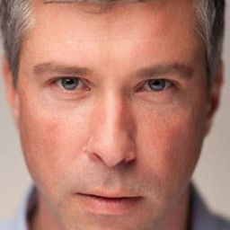 Graham McGrath 飾演 William Frankenstein