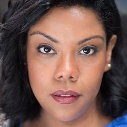 Ura Yoana Sánchez 飾演 Terry