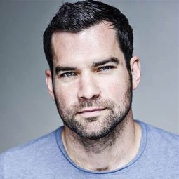 Peter Basham - 愛的徒勞演員 飾演Butler