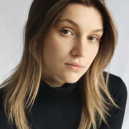 Flavie Delangle 飾演 Manon Rivière