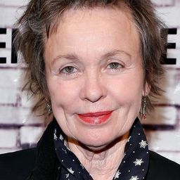 Laurie Anderson 飾演 Self (archive footage)