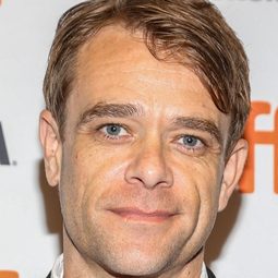 尼克·史塔爾 - Incident in a Small Town演員 飾演John Bell Trenton