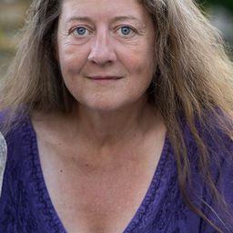 Naomi Simpson - 血債血償演員 飾演Nurse