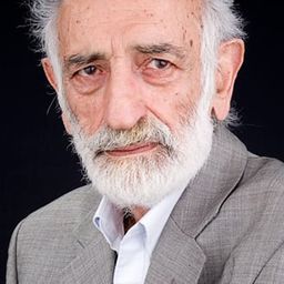 Sos Sargsyan 飾演 Dr. Gibarian