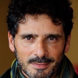 Pascal Elbé 飾演 Daniel