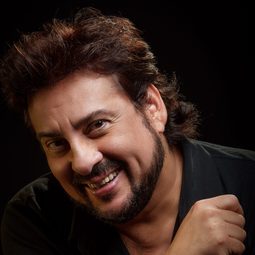 Marcelo Álvarez 飾演 Maurizio