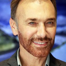 Jordi Castell 飾演 Pola's Friend