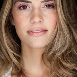 Ashley Shelton 飾演 Allison