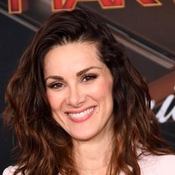 Stefania Spampinato 飾演 Sarah Barns