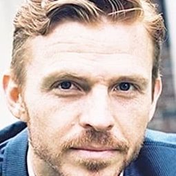 John Foss - 烤肉上的浸禮教徒演員 飾演Howard