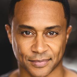 Christopher Seivright 飾演 Geoff Peters