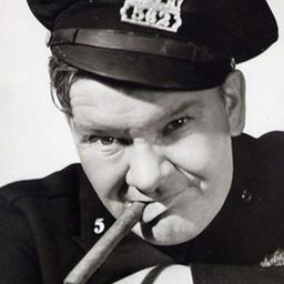 Paul Hurst 飾演 Biff Sage