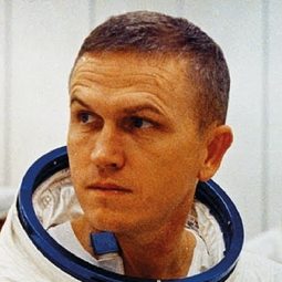 Frank Borman 飾演 Self - Commander, Apollo 8 (voice) (archive footage)