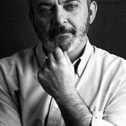 哈維爾·拉戈 飾演 Alfonso