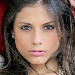 Mariana González 飾演 Ana