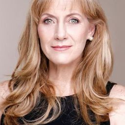 Kristina Lilley 飾演 Katherine