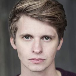 Joel Phillimore 飾演 Sandman