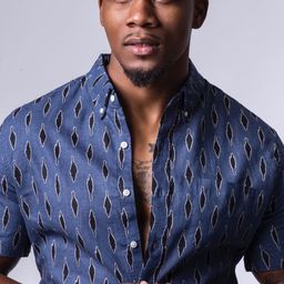 Adrian Lockett 飾演 Facial Tattoo Guy