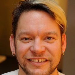 Matěj Ruppert - 天堂鼠樂園演員 飾演Parrot / Raven (voice)