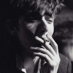 Rowland S. Howard 飾演 Vampire Guitarist