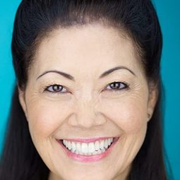 Ren Hanami - 看不見演員 飾演Mom