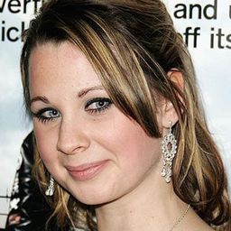 Madeleine Fairley 飾演 Claire