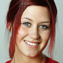 Erica Carlson 飾演 Frida