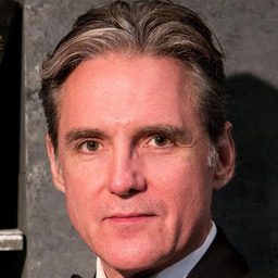 Michael Praed 飾演 Hit Man