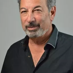 Barry Jay Minoff 飾演 Gas Station Owner