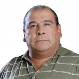 Rolly Serrano - 追殺騎師演員 飾演Director del penal