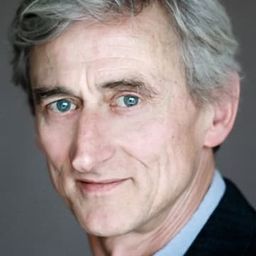 Pierre Aussedat 飾演 Editor