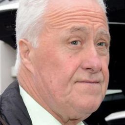 Rolf Schumacher 飾演 Self