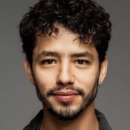 Diego Cataño 飾演 Juan