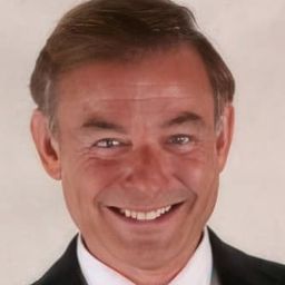 Jason Randal 飾演 Magician