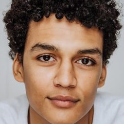 艾文艾里森 - 她來到我身邊演員 飾演Julian Jessup