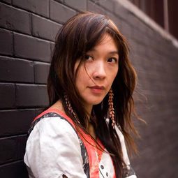 Kazuko Makino 飾演 