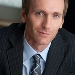 Tom Carey 飾演 Chet