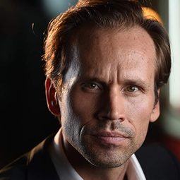 Tobias Jelinek 飾演 Vine