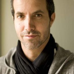 Jonathan Pessin 飾演 Oliver