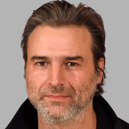 艾爾伯特·聖胡安 飾演 Rafa