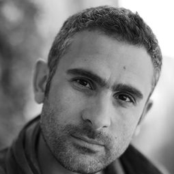 Hovnatan Avédikian 飾演 Misha Aznavourian