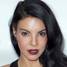 Matilda Del Toro 飾演 Jasmin