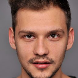 Mark Filatov - 喪蒲夜柏林演員 飾演Sorokin