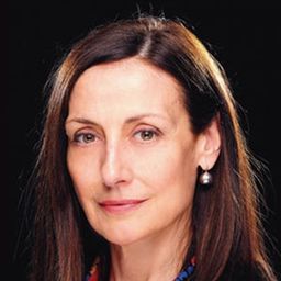 卡梅·埃利亞斯 飾演 Amalia