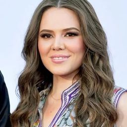 Joy Huerta 飾演 Joy Huerta